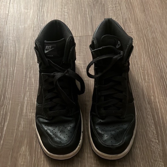 Nike Dunk High Tennis Shoes - Picture 2 of 5